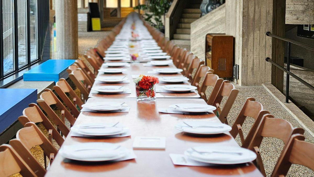 gedekte tafel in de gang van Westrand