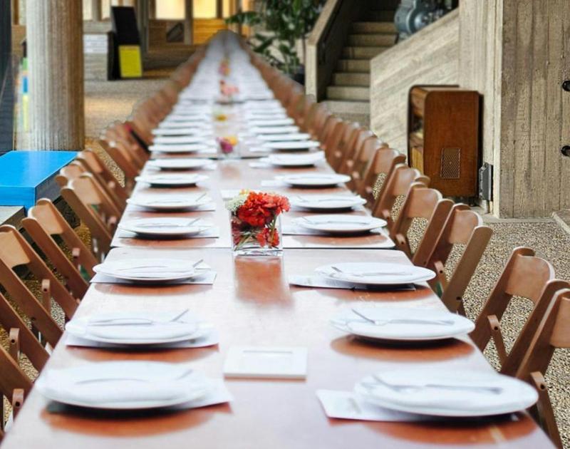 gedekte tafel in de gang van Westrand