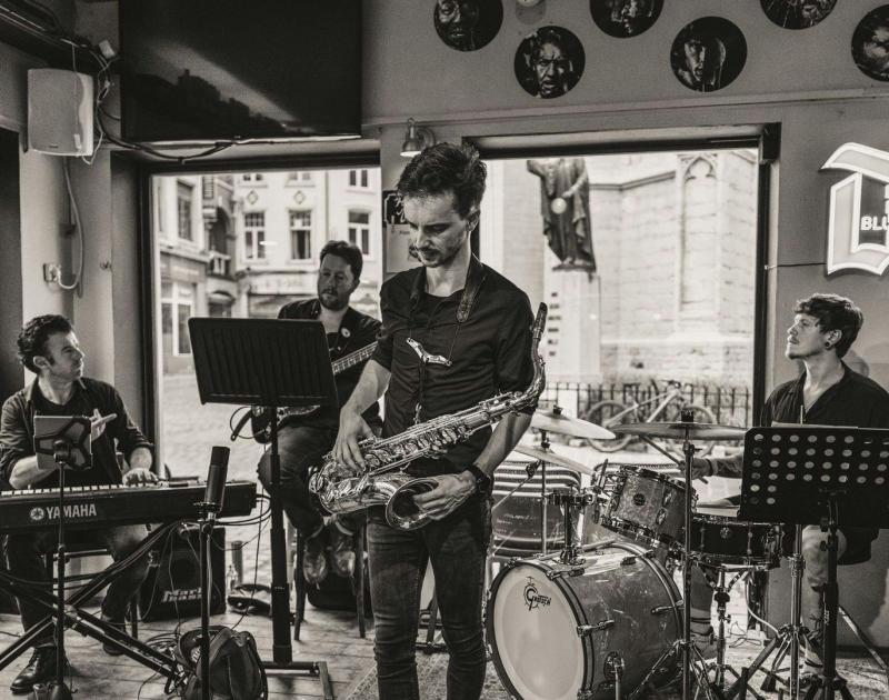 Allowed To Play - Arno Roesems & Black Harrier © Elise Maertens