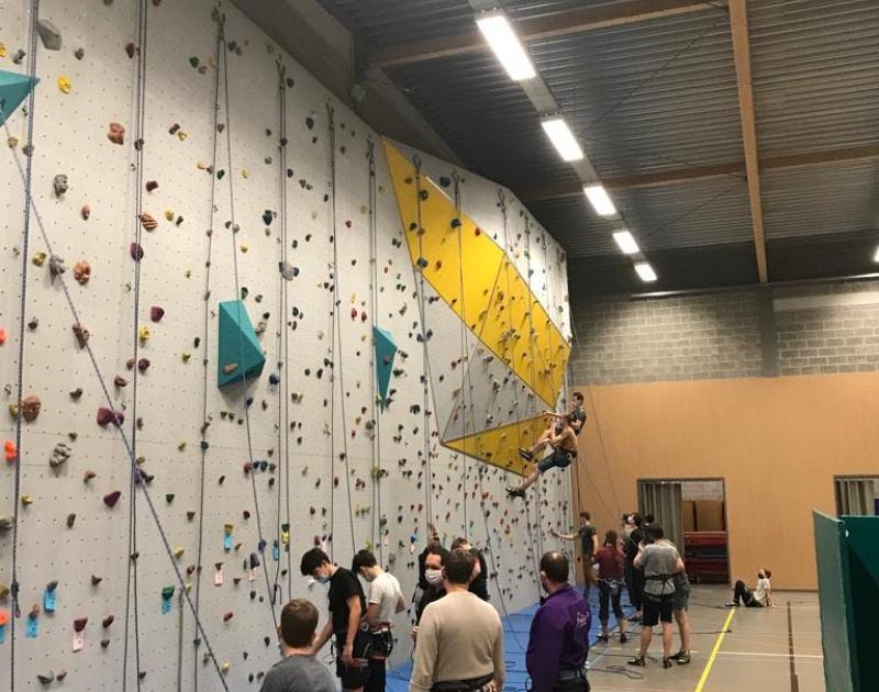 Basis toprope muurklimopleiding KVB1 (Klimvaardigheidsbewijs 1 toprope klimmen) © Bergsportclub  Alpigo vzw