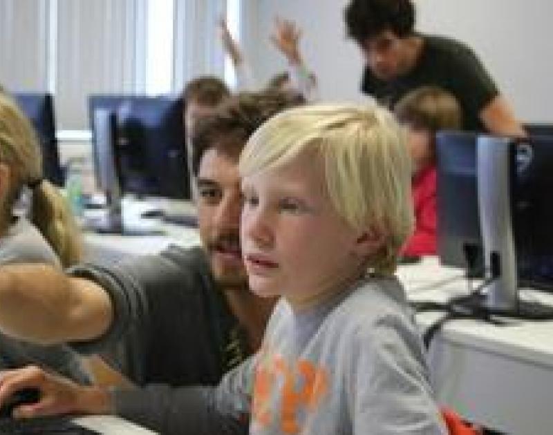 Leer programmeren met CodeFever in jouw buurt - ByteBusters Level 1 (8-11 jaar) © VZW CodeFever