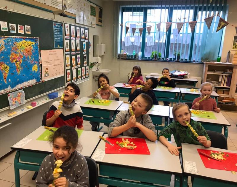 Fruitbrochettes maken