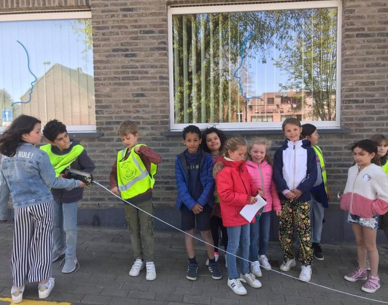 Rekenles- een kilometer meten en wandelen