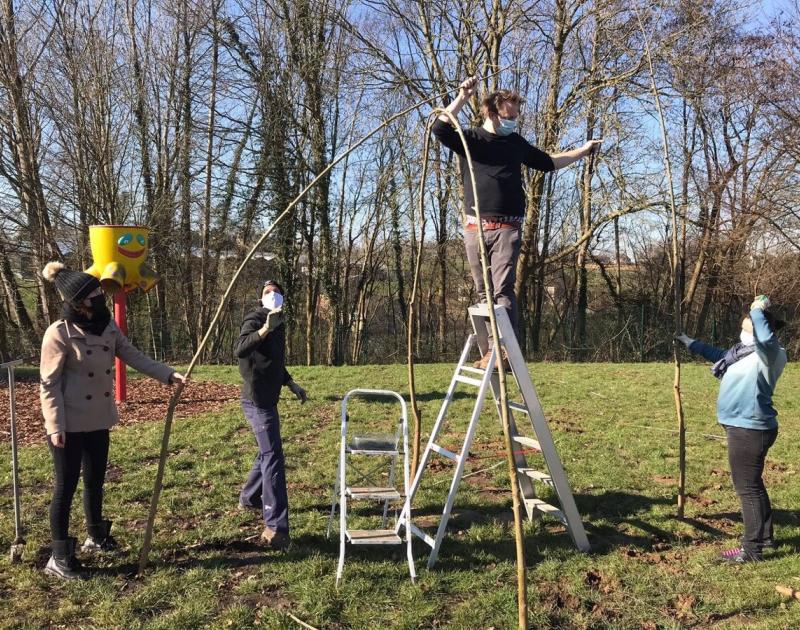 Een nieuwe wilgenhut op onze school