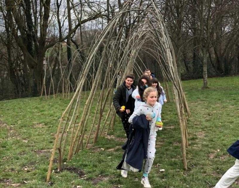 Een nieuwe wilgenhut op onze school
