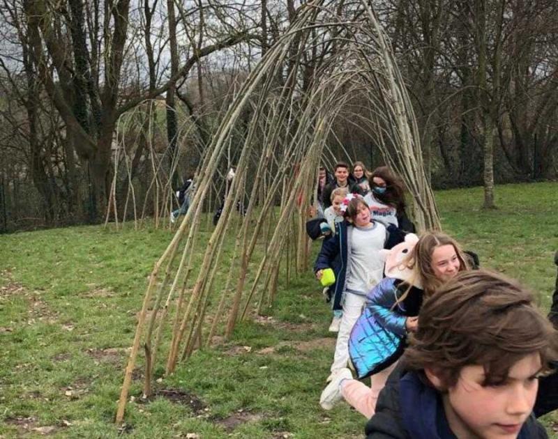 Een nieuwe wilgenhut op onze school