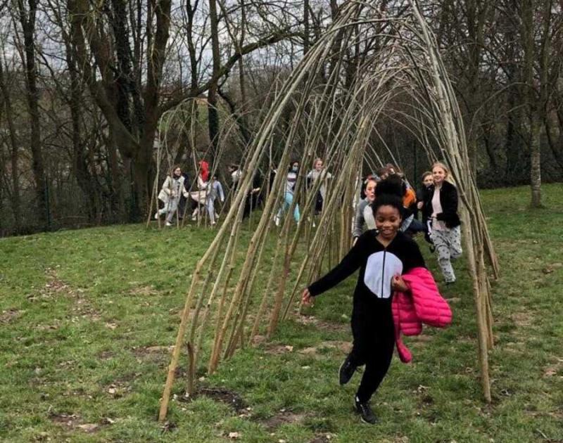 Een nieuwe wilgenhut op onze school