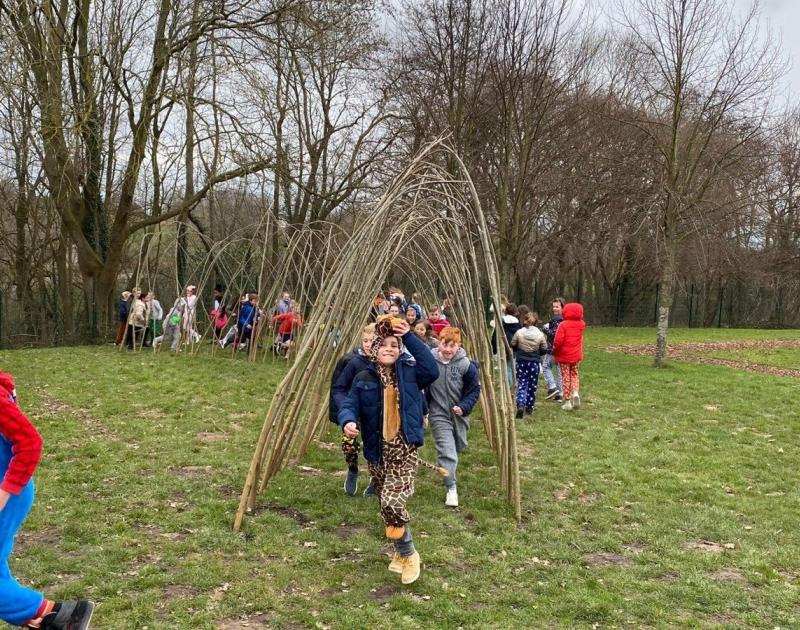 Een nieuwe wilgenhut op onze school