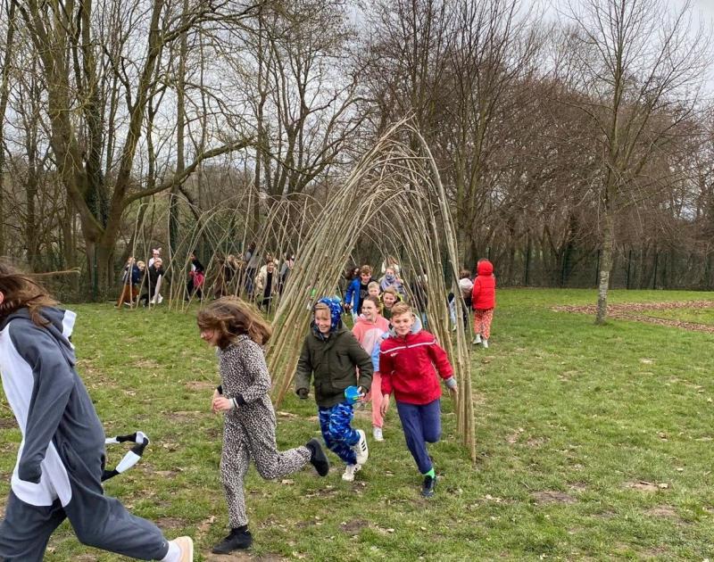 Een nieuwe wilgenhut op onze school