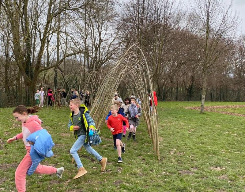 Een nieuwe wilgenhut op onze school