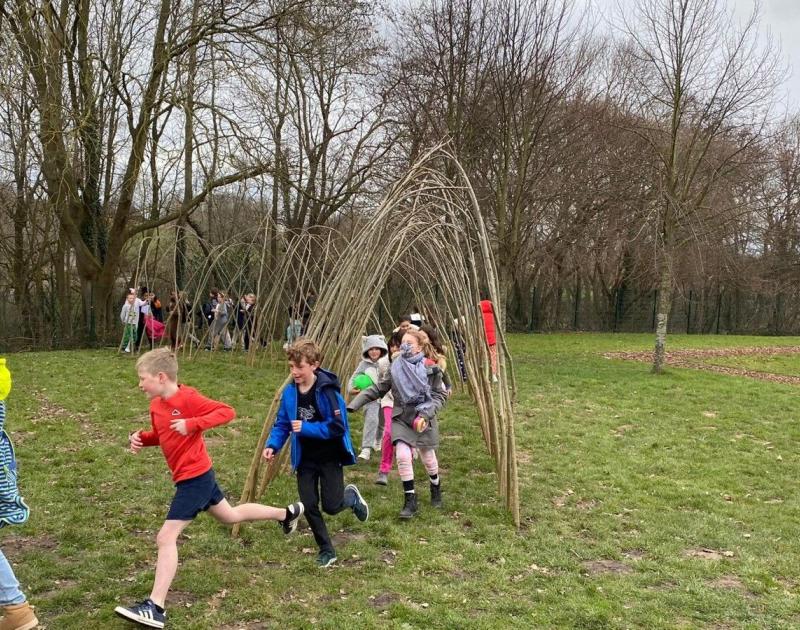 Een nieuwe wilgenhut op onze school