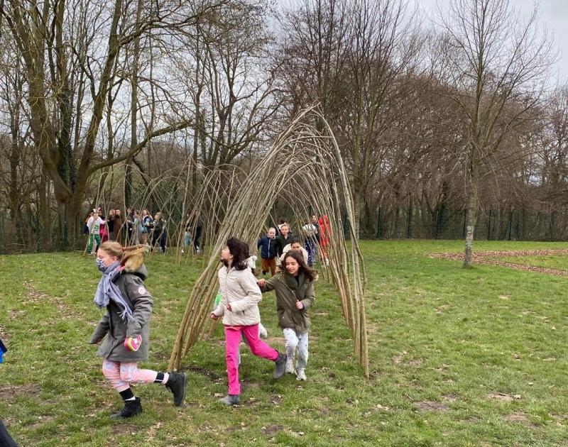 Een nieuwe wilgenhut op onze school