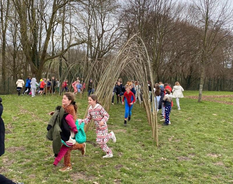 Een nieuwe wilgenhut op onze school