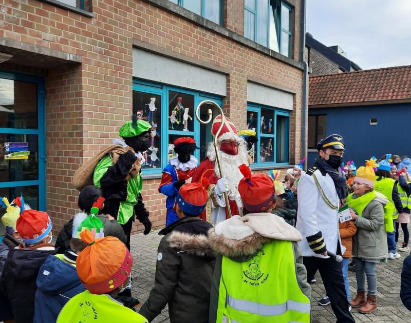 De Sint is geland in De Klimop