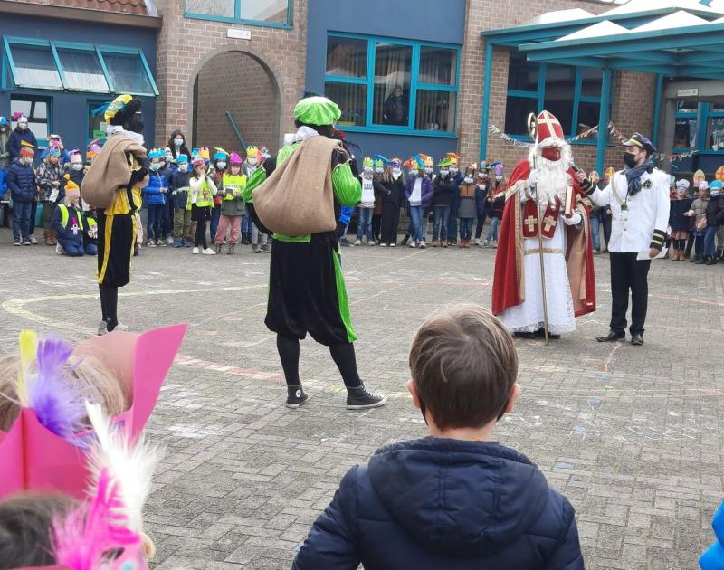 De Sint is geland in De Klimop