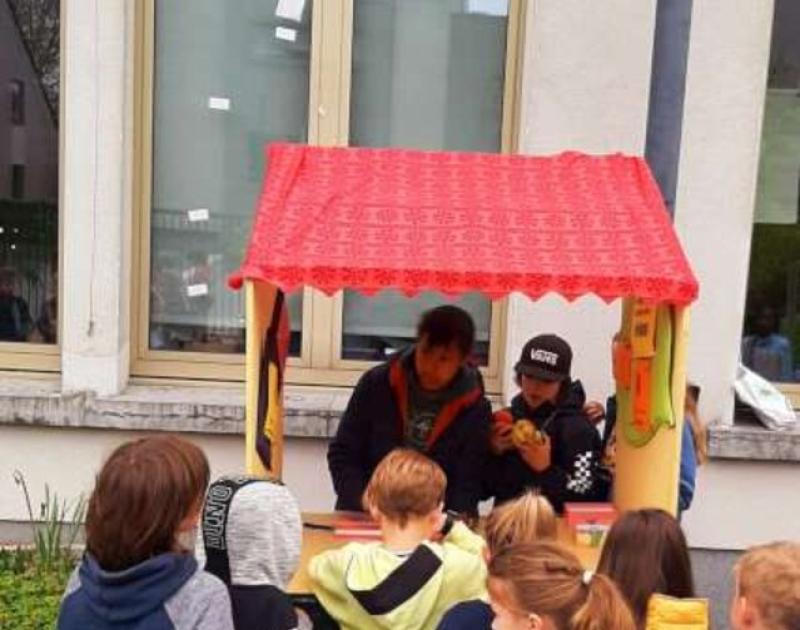 Appeltjesverkoop door de leerlingenraad